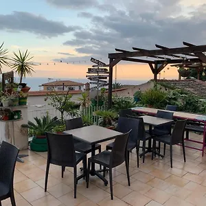 - Homstel Hostal Taormina